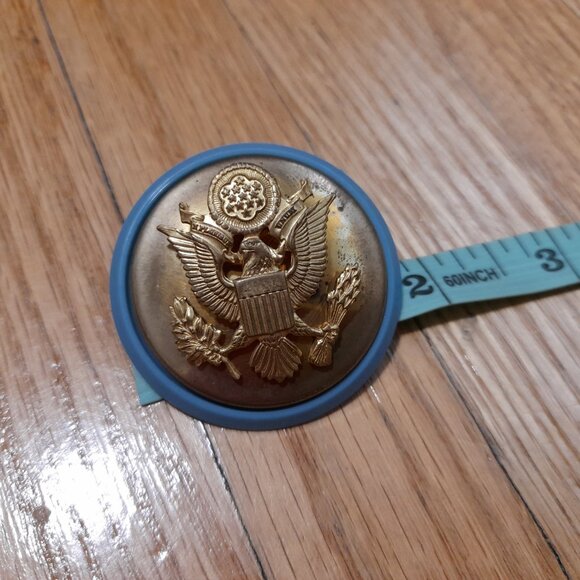 Vintage 60s 70s U.S. Infantry Cap Badge Military Light Blue Disc Screw Back - Picture 7 of 10